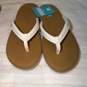 NWT Women’s Reef Cushion Cloud Flip Flops Sandals Size 10 White & Tan